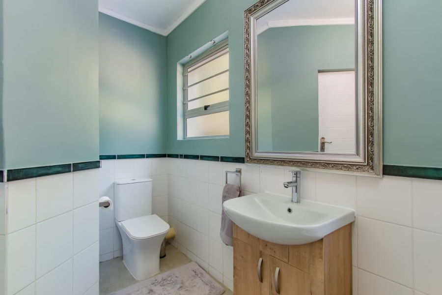 To Let 4 Bedroom Property for Rent in Mountainside Western Cape